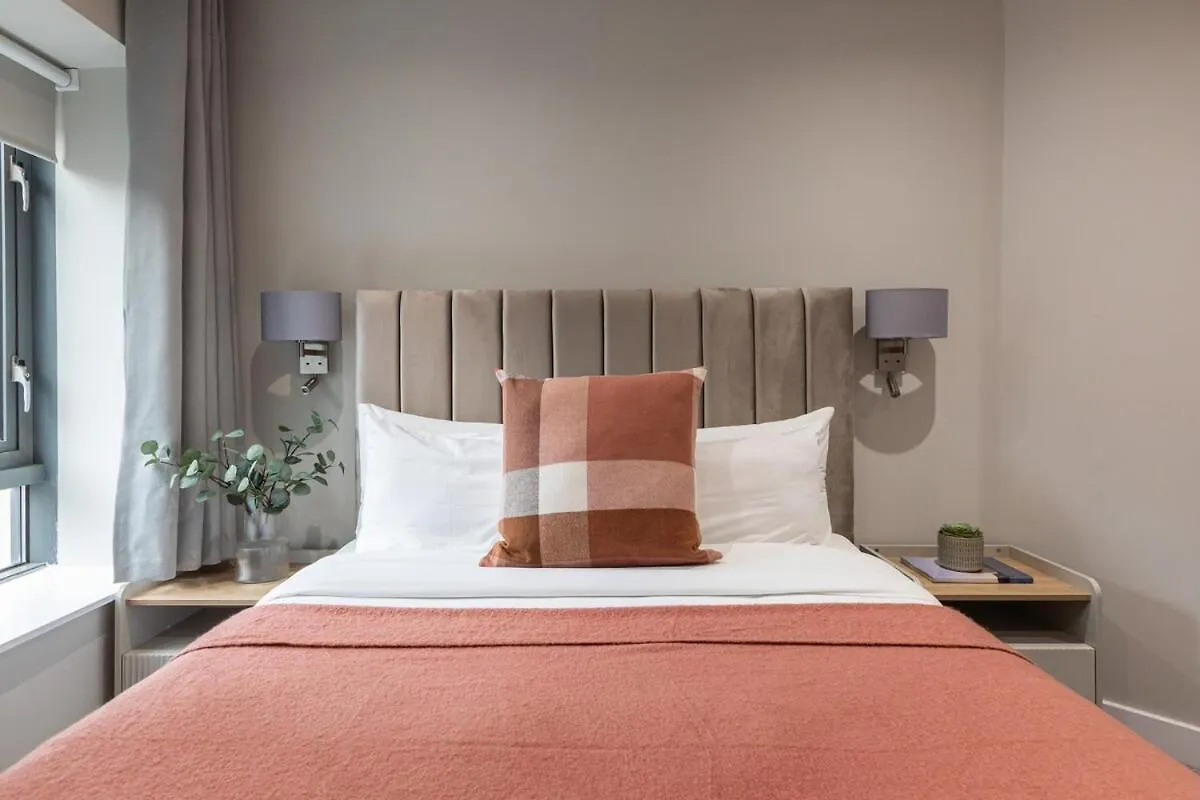 Stylish, Luxury, Parking Sleeps 6, 2-Bath, City Centre Belfast 0*,  Velká Británie