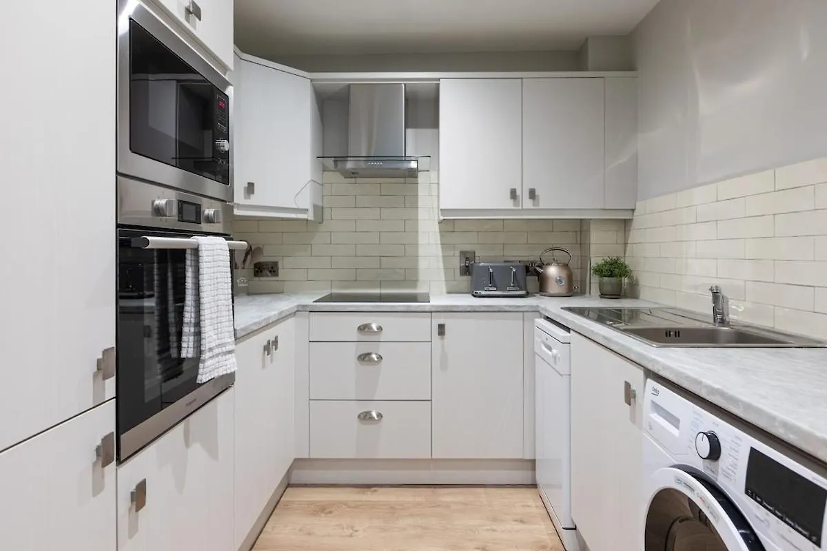 בלפסט Stylish, Luxury, Parking Sleeps 6, 2-Bath, City Centre 0*,  בריטניה