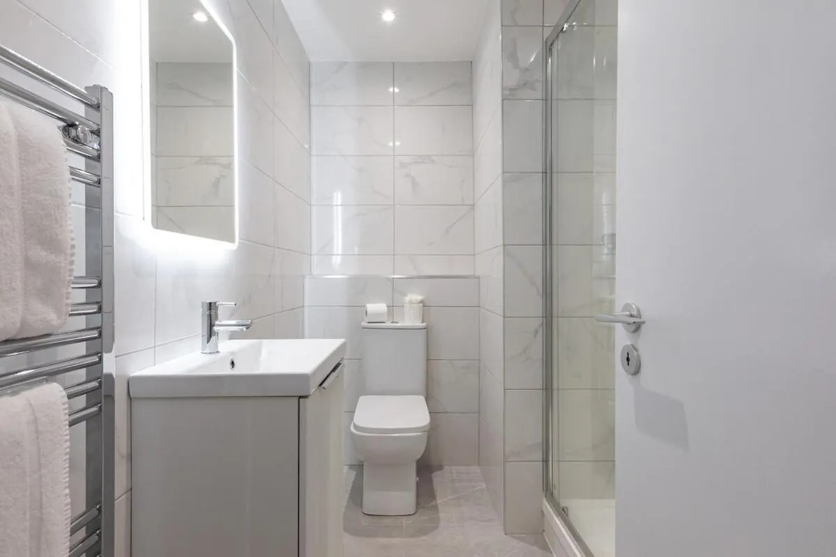 בלפסט Stylish, Luxury, Parking Sleeps 6, 2-Bath, City Centre 0*,
