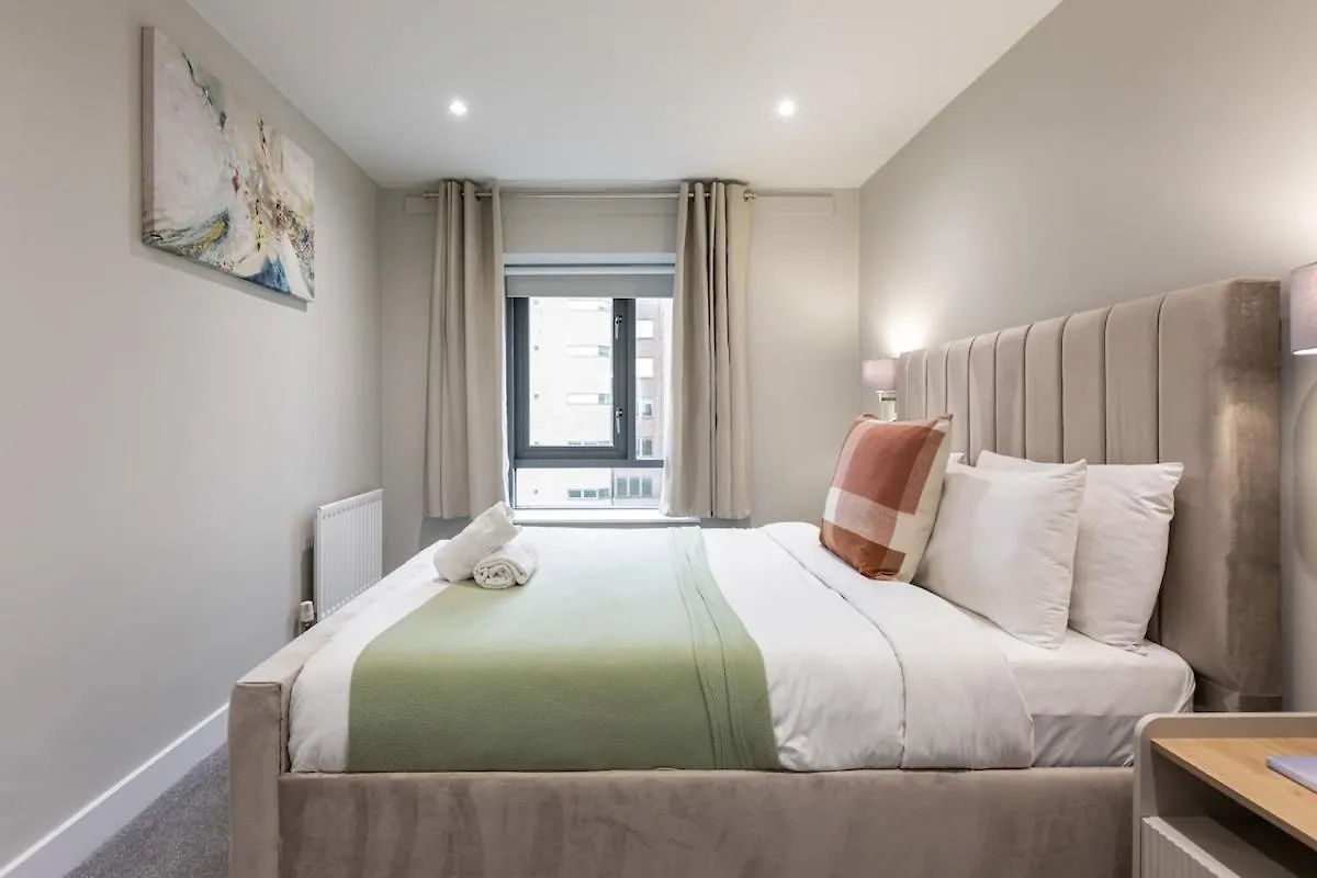 בלפסט Stylish, Luxury, Parking Sleeps 6, 2-Bath, City Centre 0*,