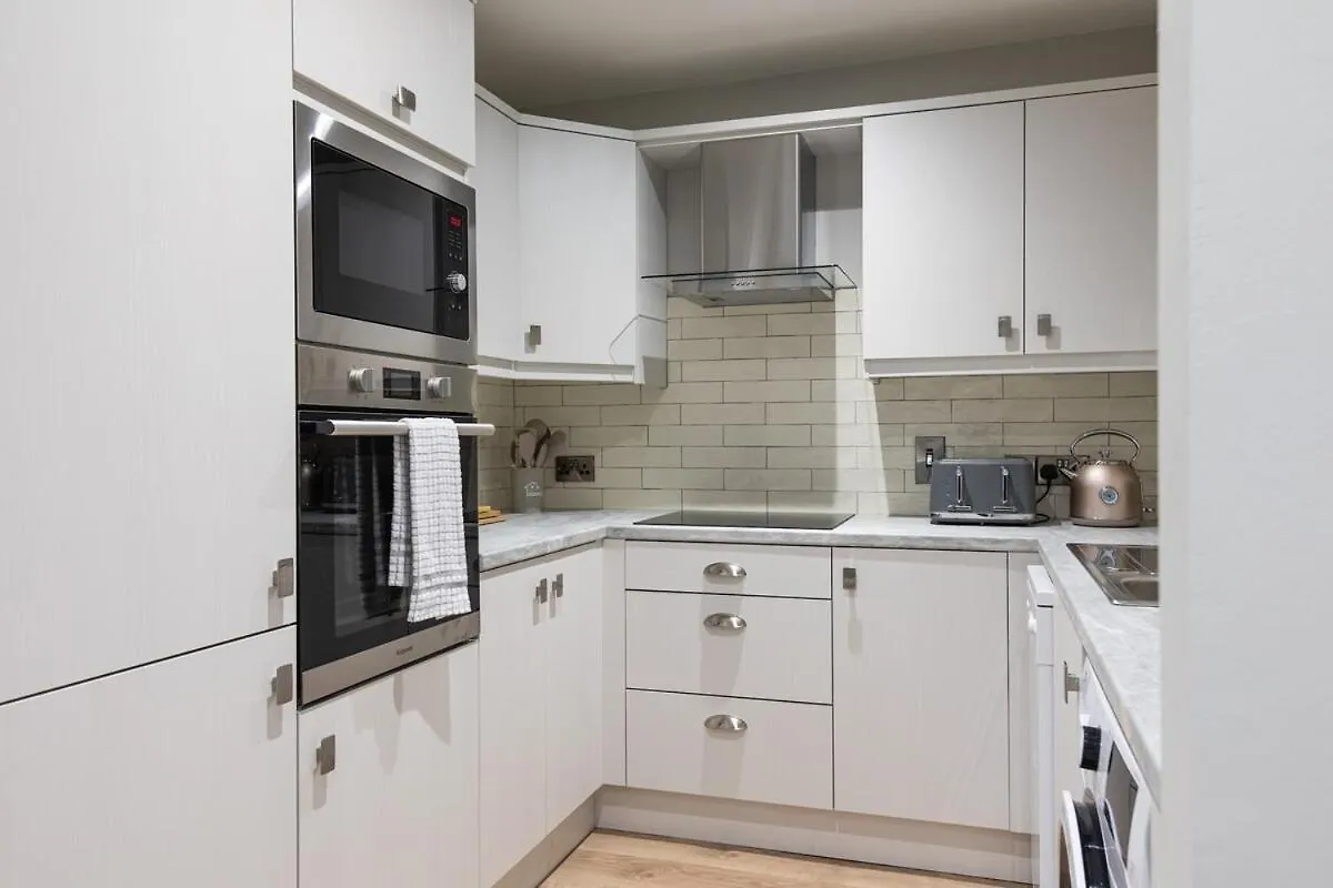 בלפסט Stylish, Luxury, Parking Sleeps 6, 2-Bath, City Centre