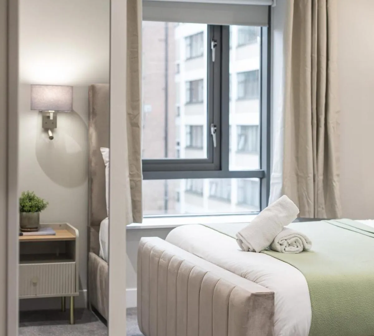 בלפסט Stylish, Luxury, Parking Sleeps 6, 2-Bath, City Centre